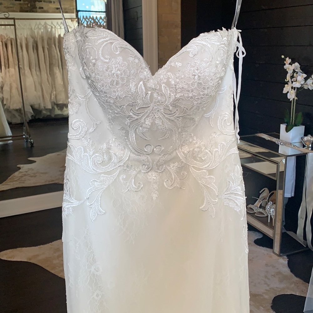 Lace wedding dress